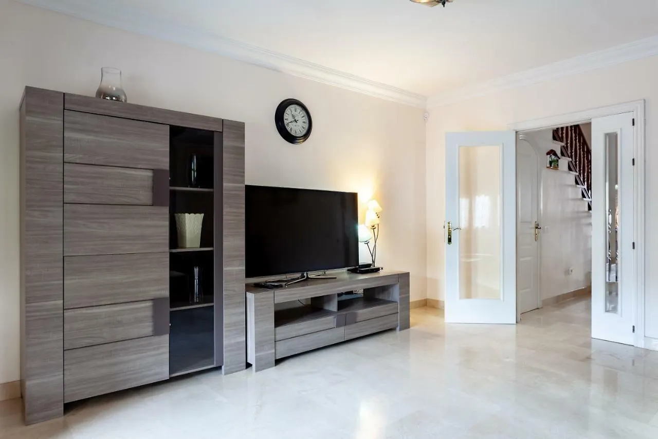 מלון אדחה Casa La Duquesa 0*,